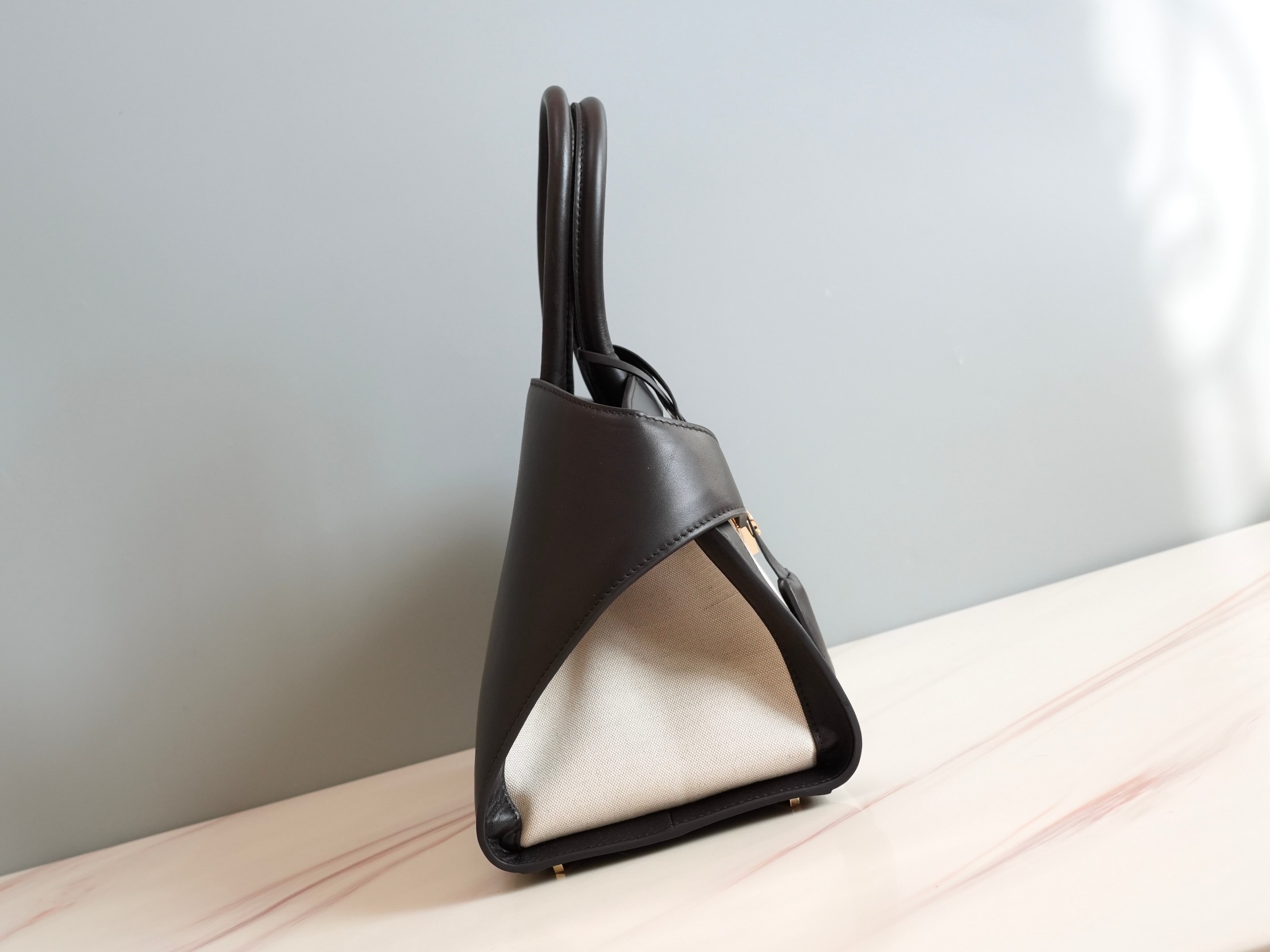 FERRAGAMO 페레가모 FW2023 HUG 나파 가죽 토트백 7