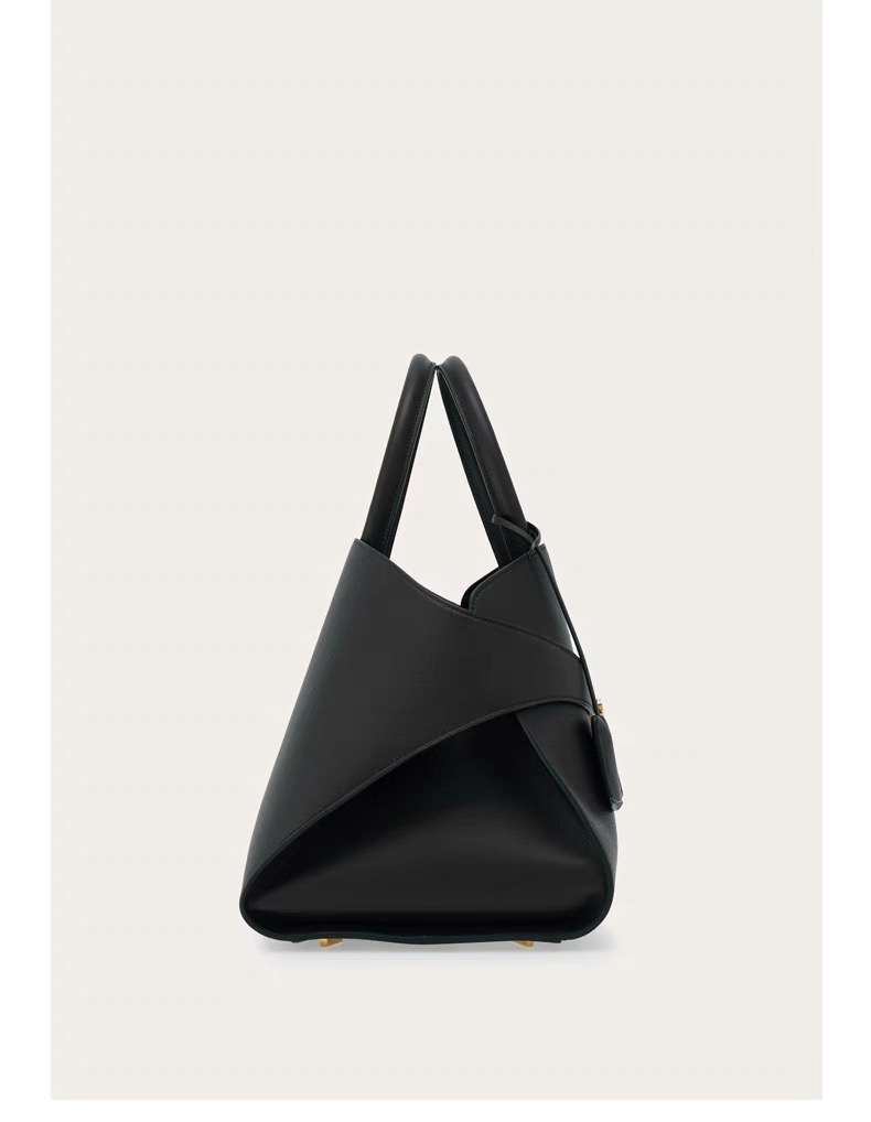 FERRAGAMO 페레가모 FW2023 HUG 나파 가죽 토트백 2