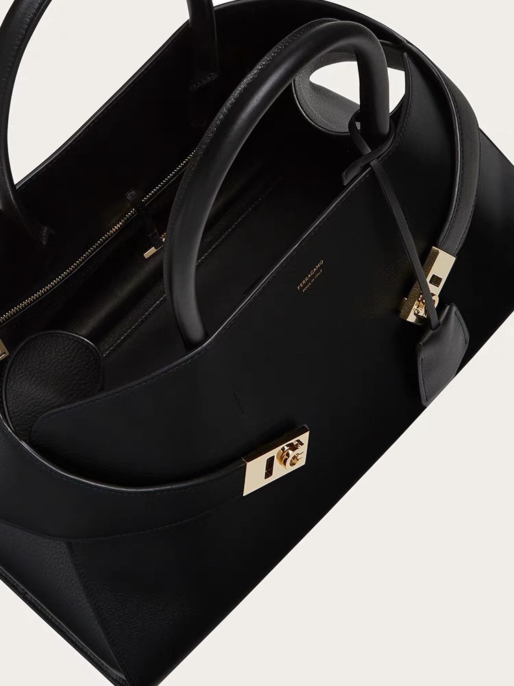 FERRAGAMO 페레가모 FW2023 HUG 나파 가죽 토트백 5