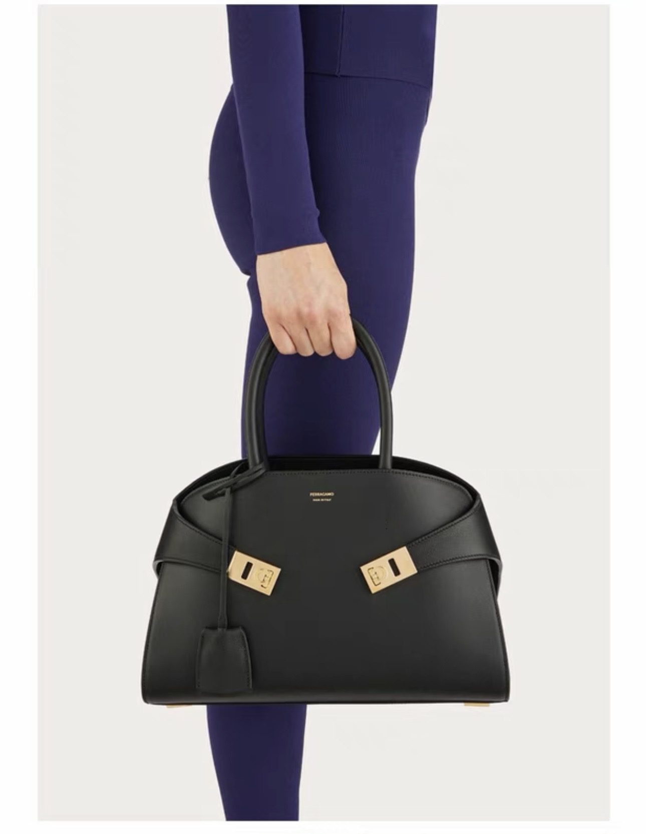 FERRAGAMO 페레가모 FW2023 HUG 나파 가죽 토트백 8