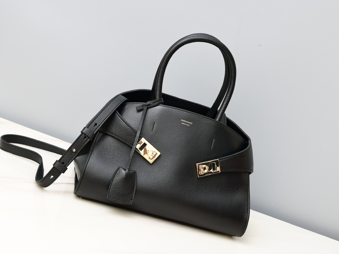 FERRAGAMO 페레가모 FW2023 HUG 나파 가죽 토트백 17