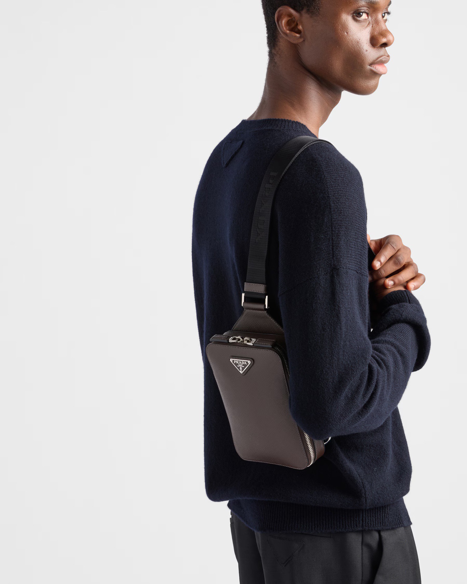 PRADA 프라다 FW2023 사피아노 가죽 크로스백 1