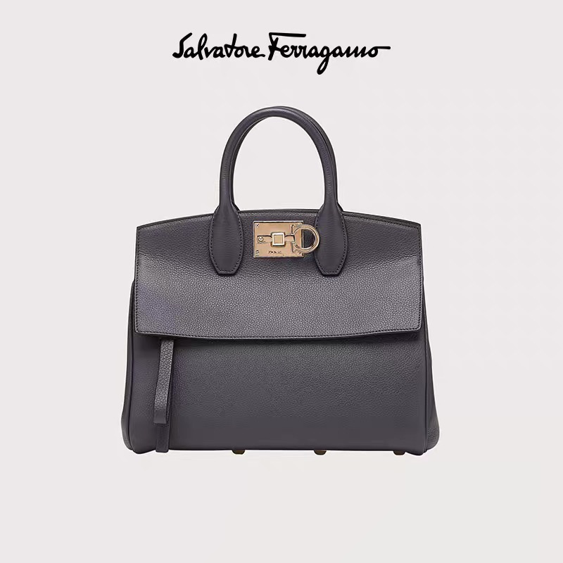 Ferragamo 살바토레 페라가모 FW2023 Gancini 잠금장치 토트백 2