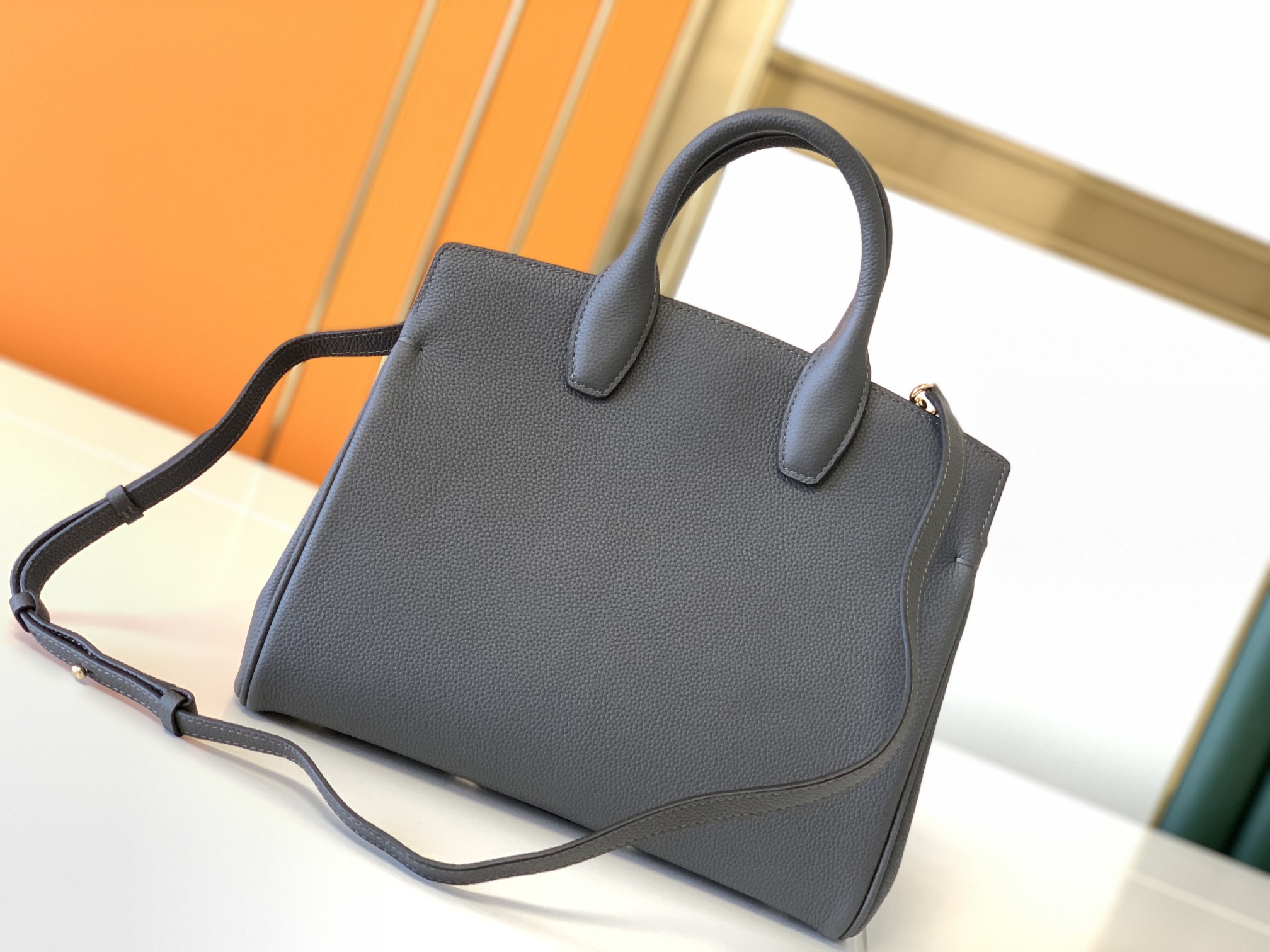 Ferragamo 살바토레 페라가모 FW2023 Gancini 잠금장치 토트백 11