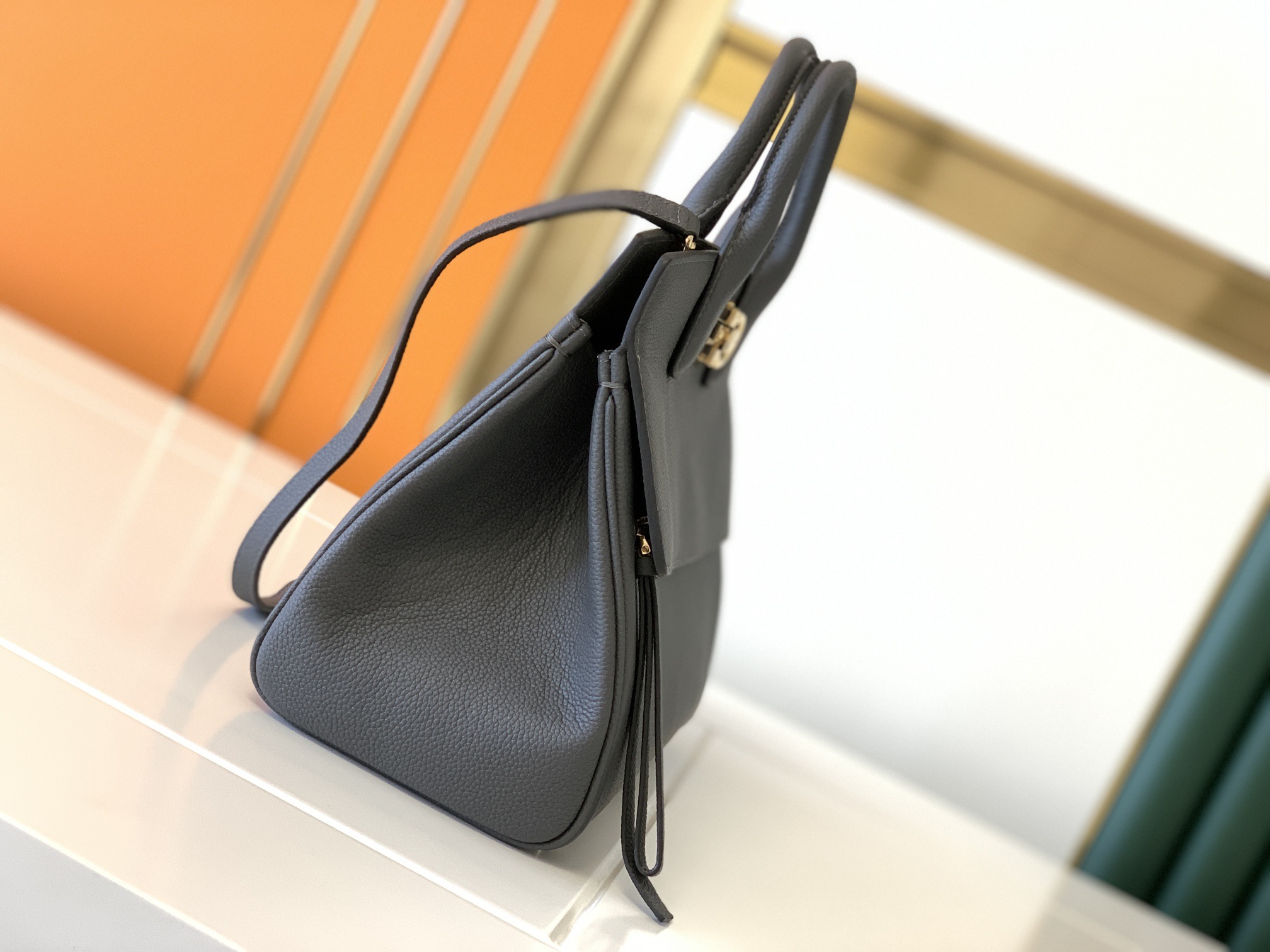 Ferragamo 살바토레 페라가모 FW2023 Gancini 잠금장치 토트백 12