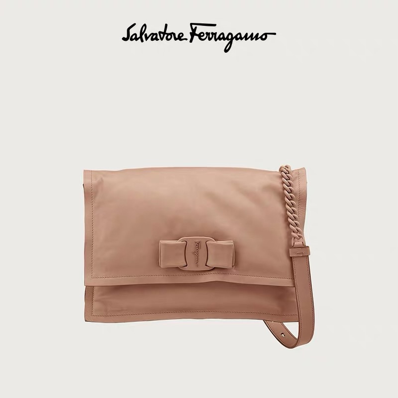 FERRAGAMO 살바토레 페라가모 FW2023 Vara 리본 장식 숄더백 1