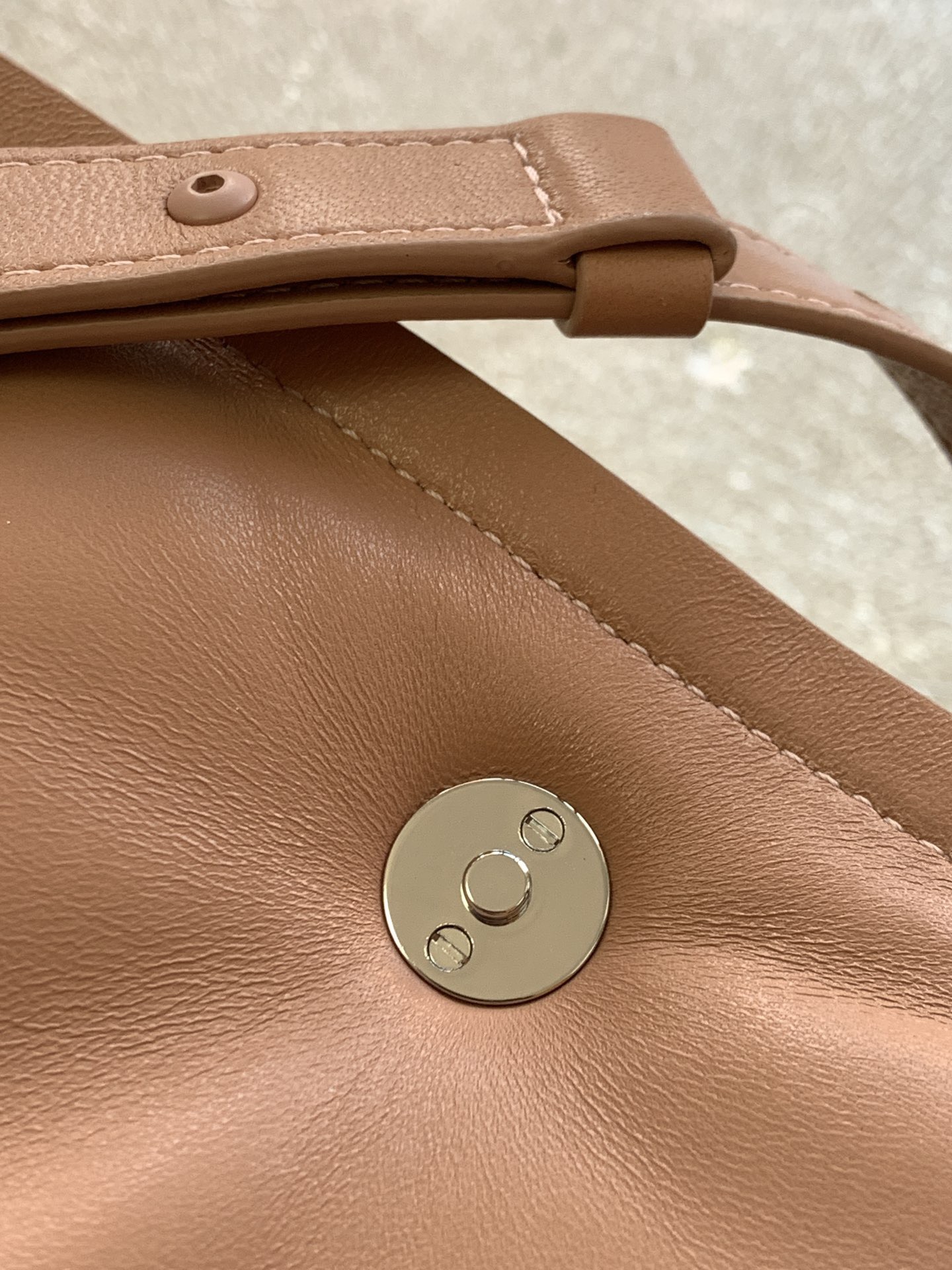 FERRAGAMO 살바토레 페라가모 FW2023 Vara 리본 장식 숄더백 11