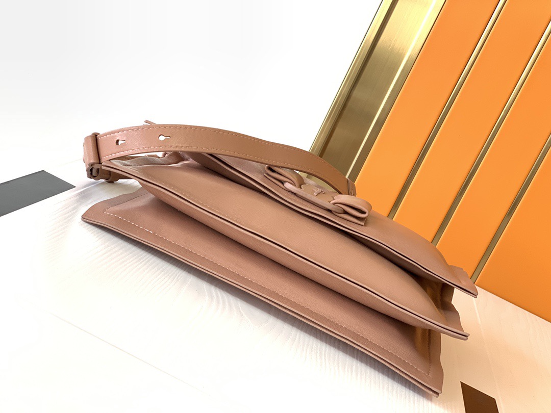 FERRAGAMO 살바토레 페라가모 FW2023 Vara 리본 장식 숄더백 13