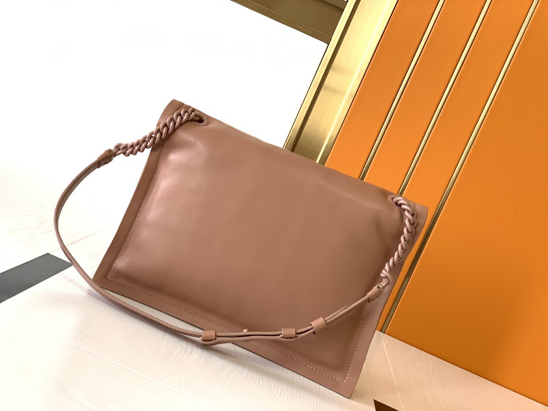 FERRAGAMO 살바토레 페라가모 FW2023 Vara 리본 장식 숄더백 14