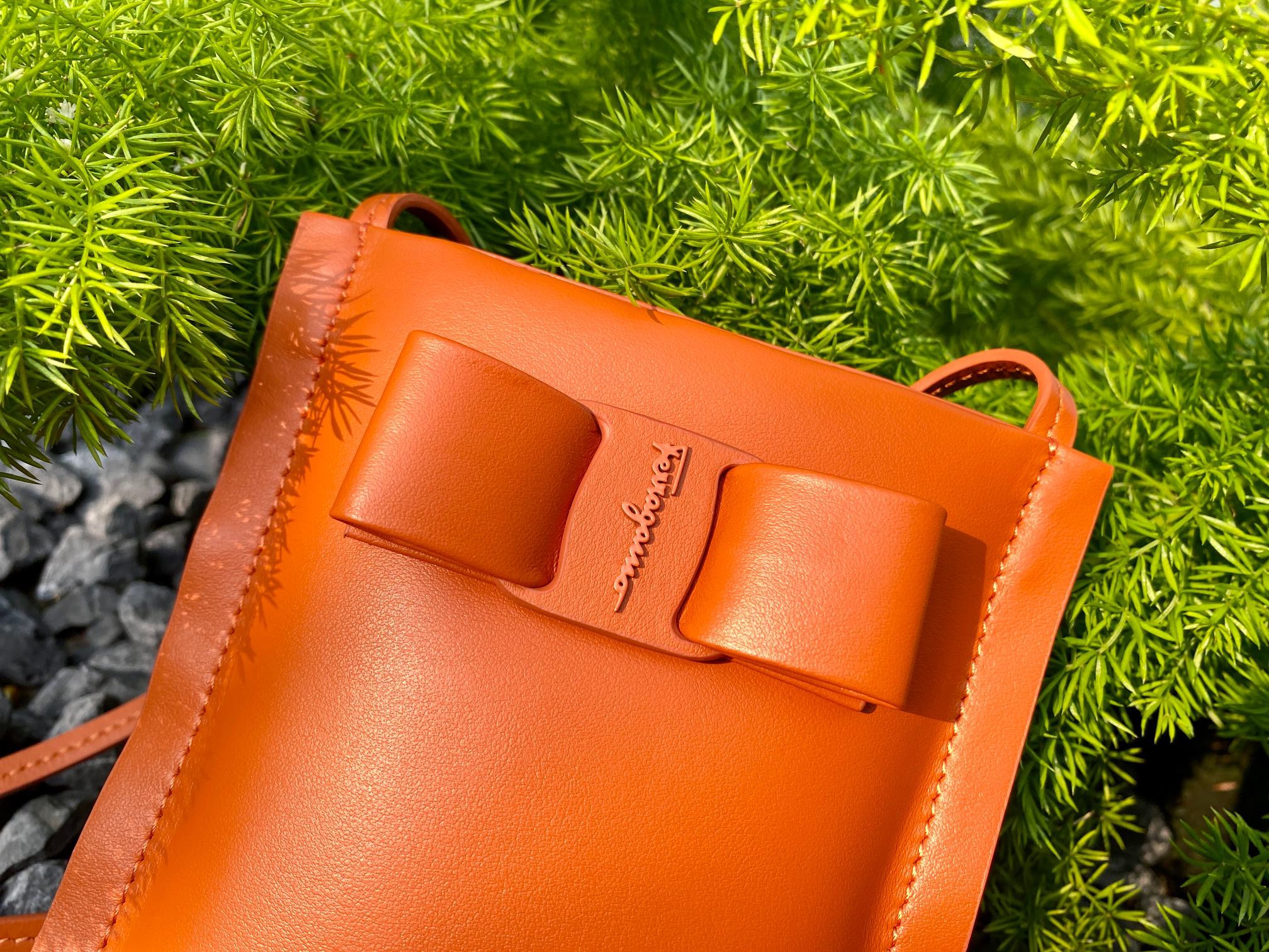 Ferragamo 살바토레 페라가모 FW2023 나비 매듭 핸드백 5