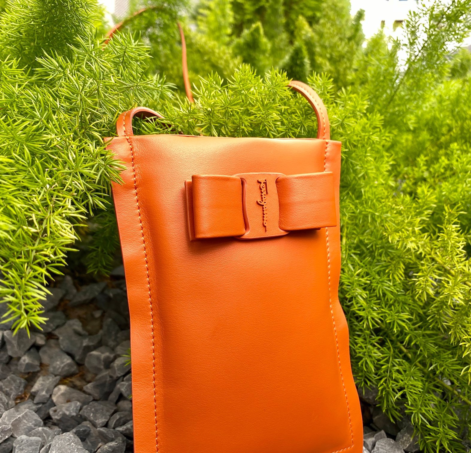 Ferragamo 살바토레 페라가모 FW2023 나비 매듭 핸드백 8