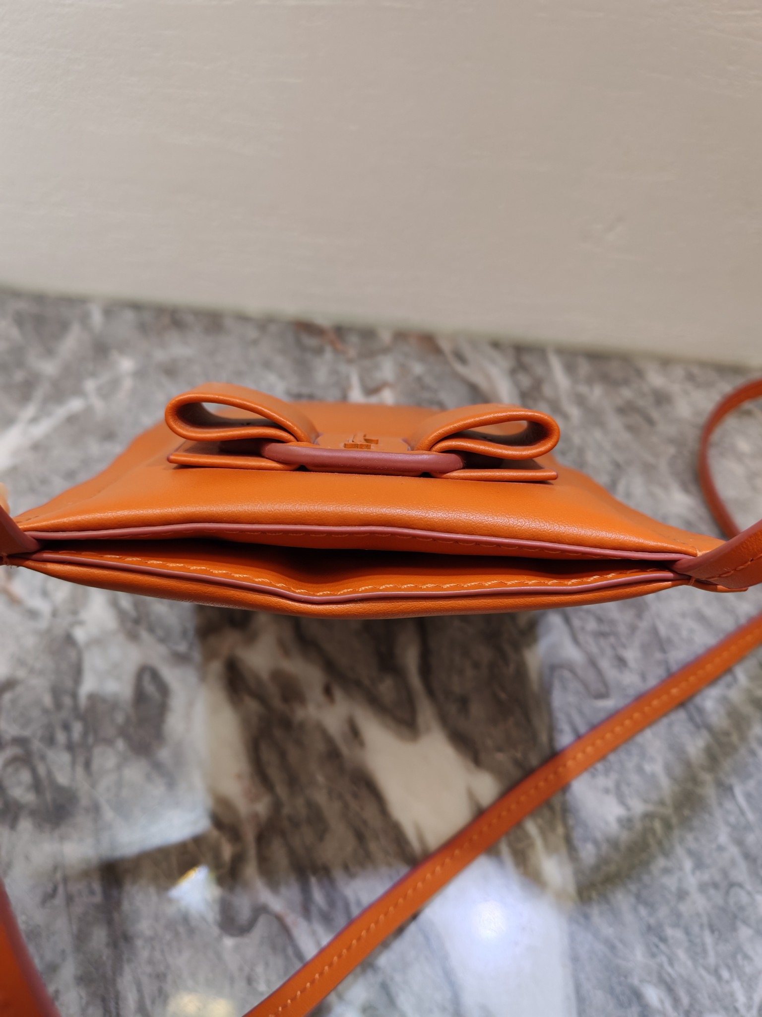 Ferragamo 살바토레 페라가모 FW2023 나비 매듭 핸드백 9