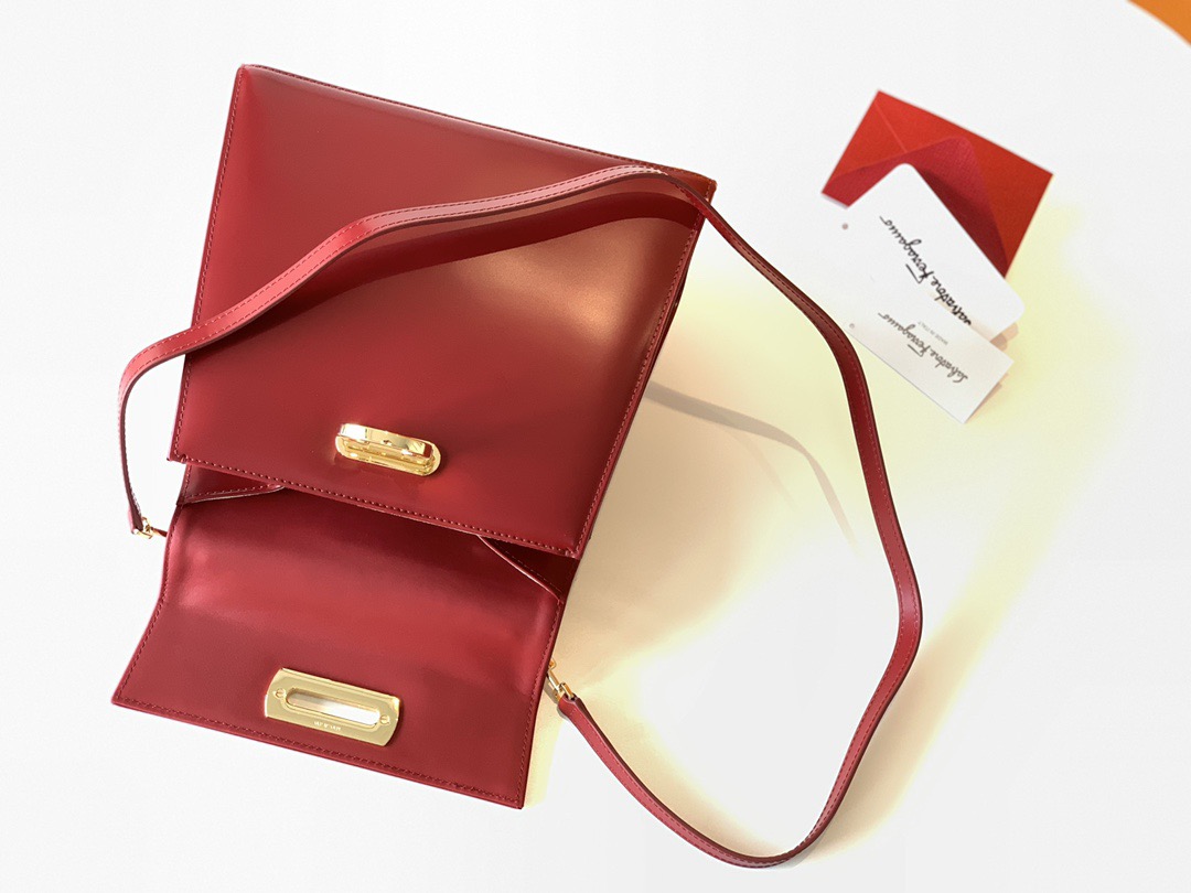 FERRAGAMO 살바토레 페라가모 FW2023 Gancino 장식 블랙 토트백 4