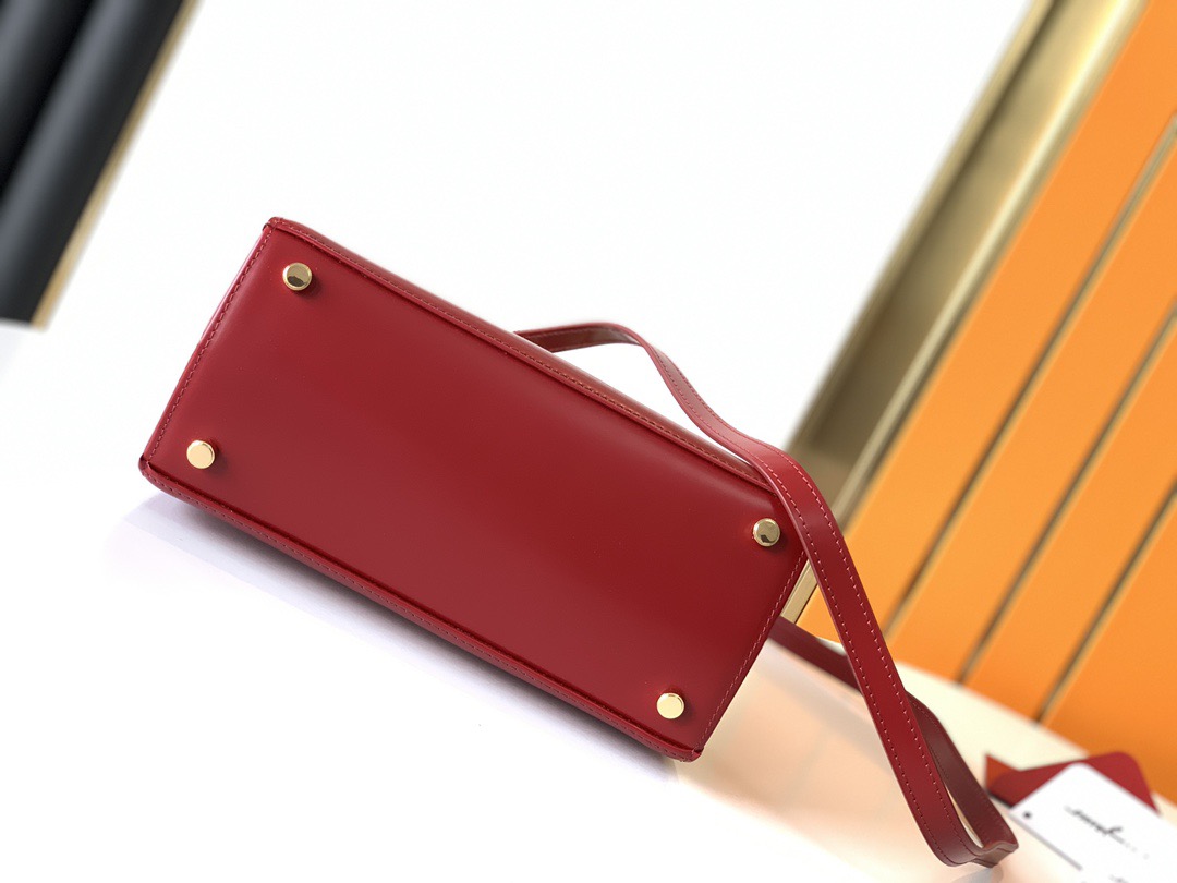 FERRAGAMO 살바토레 페라가모 FW2023 Gancino 장식 블랙 토트백 8