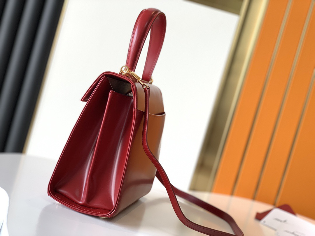 FERRAGAMO 살바토레 페라가모 FW2023 Gancino 장식 블랙 토트백 9