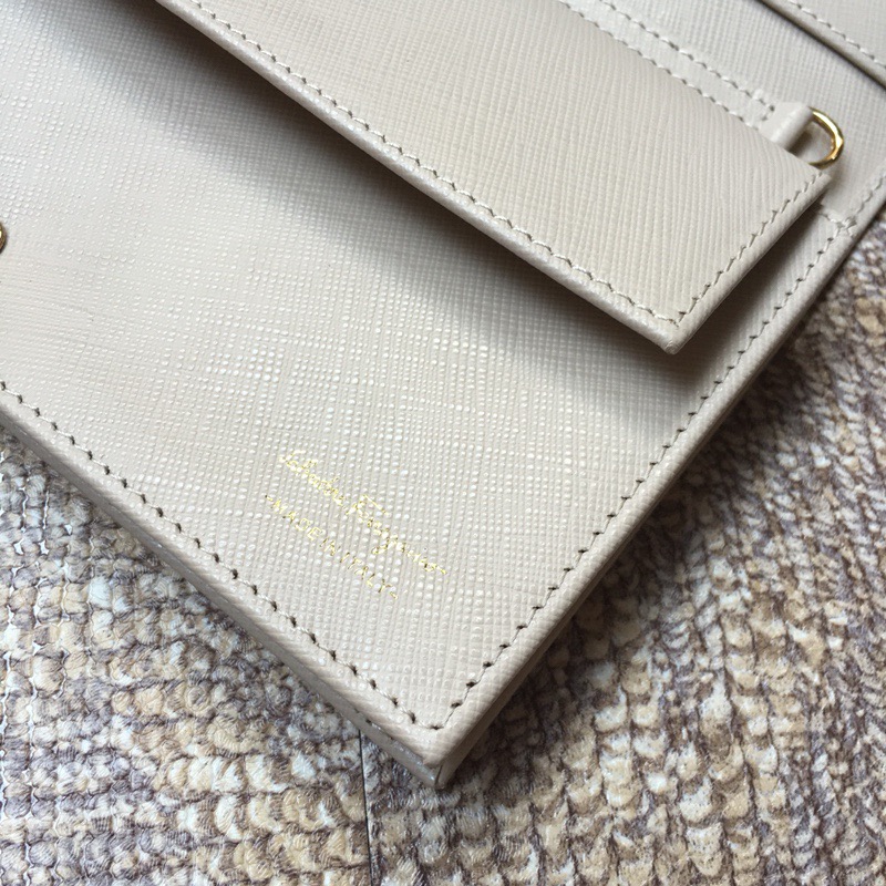 Ferragamo 살바토레 페라가모 FW2023 클래식 블랙 체인 백 6