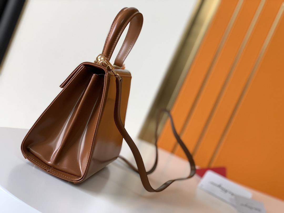 FERRAGAMO 살바토레 페라가모 FW2023 Gancino 장식 가죽 핸드백 22