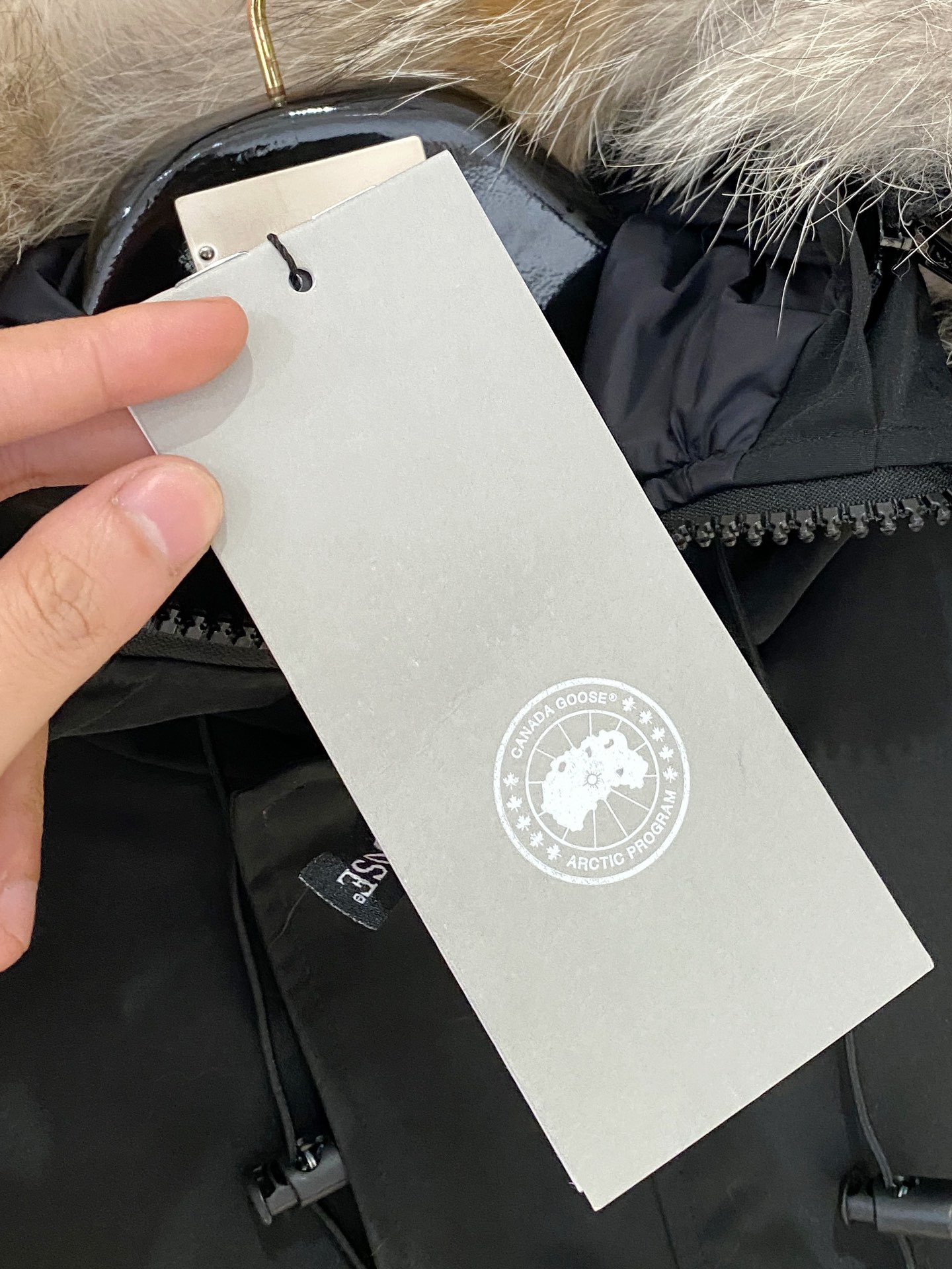 CANADA GOOSE 캐나다구스 FW2025 늑대털 후드 다운 재킷 3