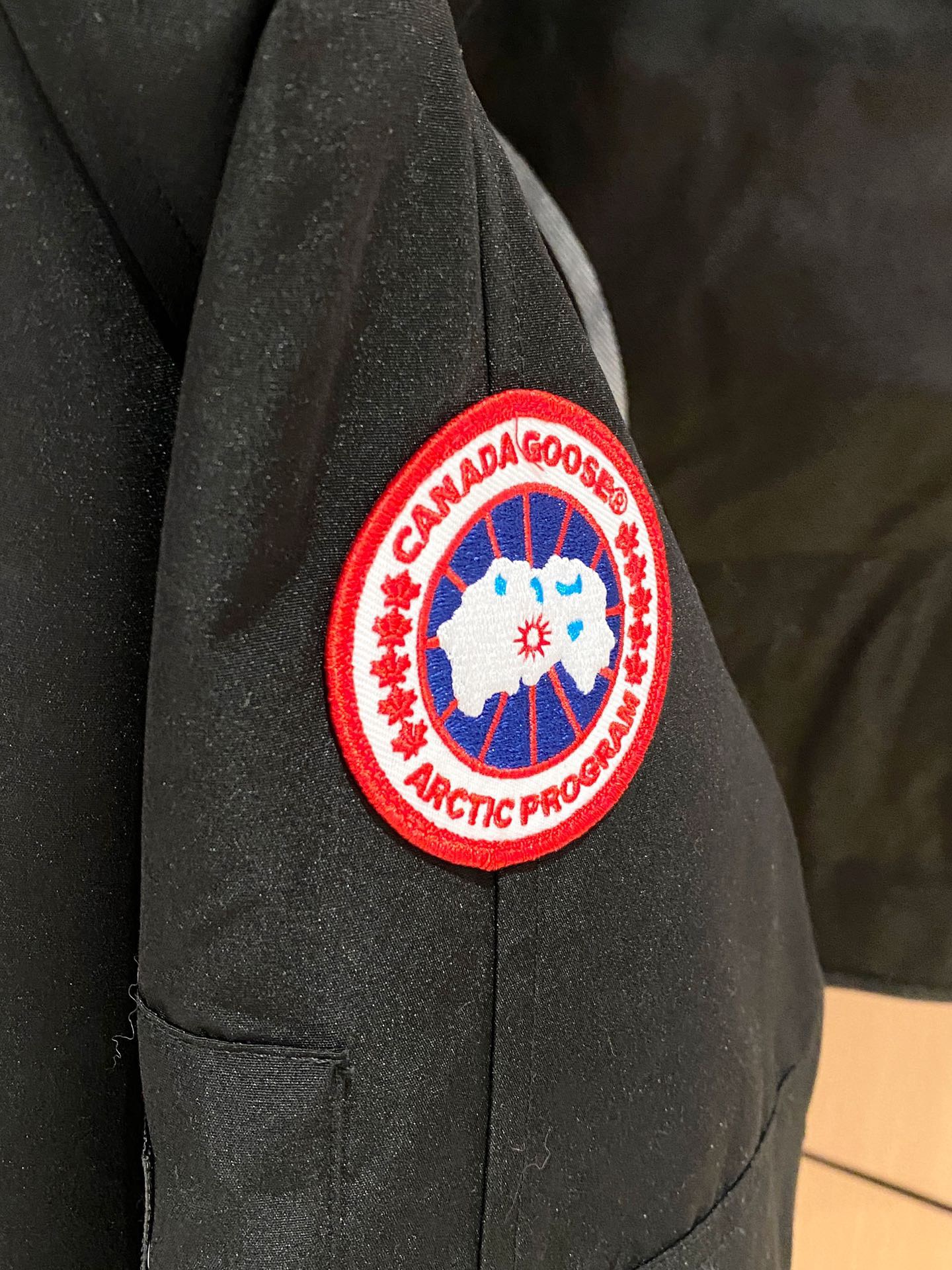 CANADA GOOSE 캐나다구스 FW2025 늑대털 후드 다운 재킷 4