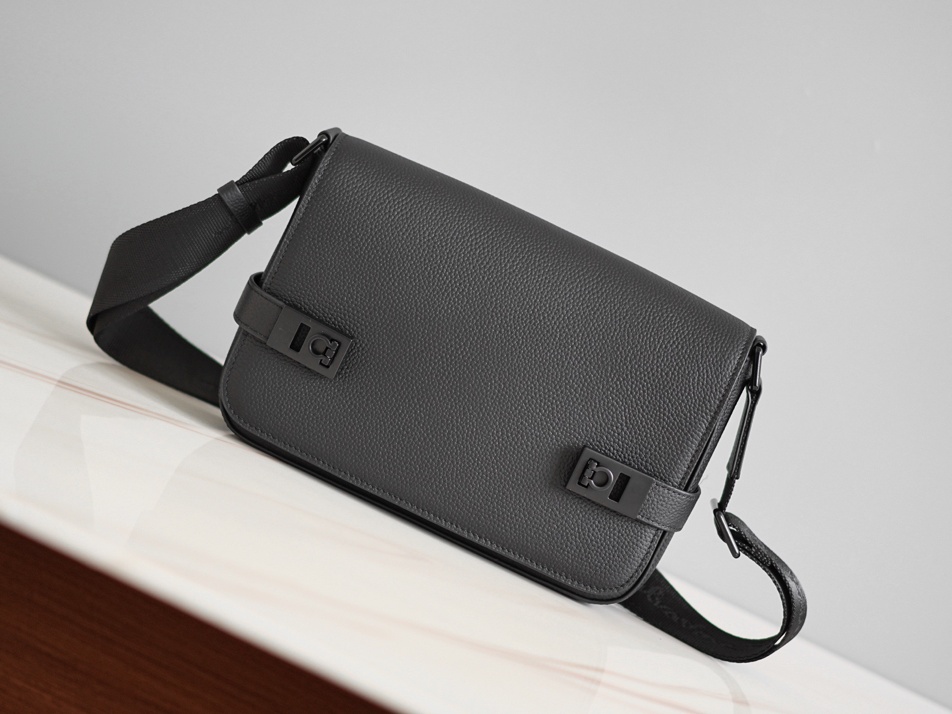 FERRAGAMO 페라가모 FW2023 Gancini 크로스백 1