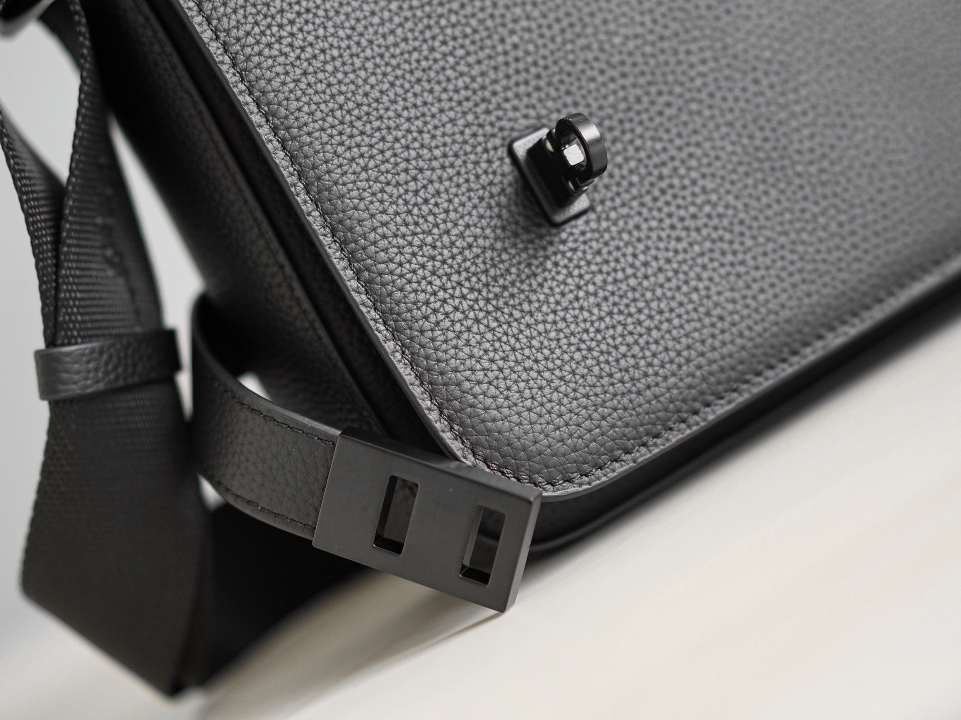 FERRAGAMO 페라가모 FW2023 Gancini 크로스백 4