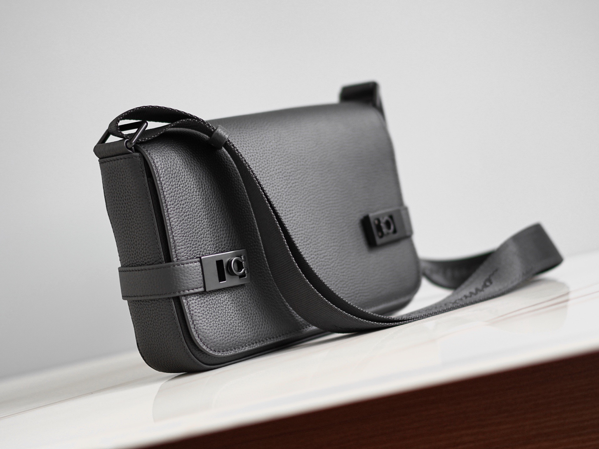 FERRAGAMO 페라가모 FW2023 Gancini 크로스백 9