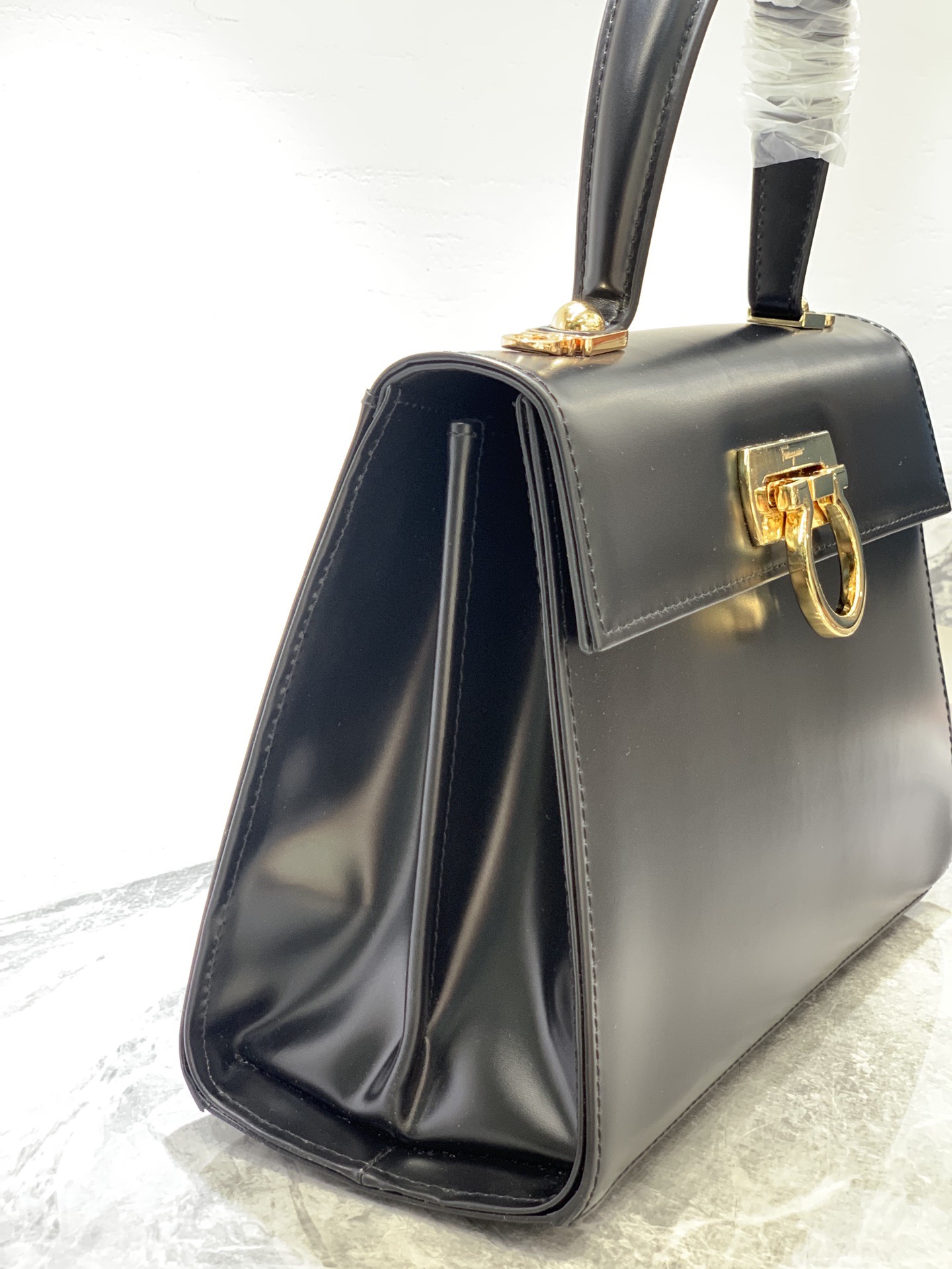 Ferragamo 살바토레 페라가모 FW2023 Gancino 블랙 토트백 7