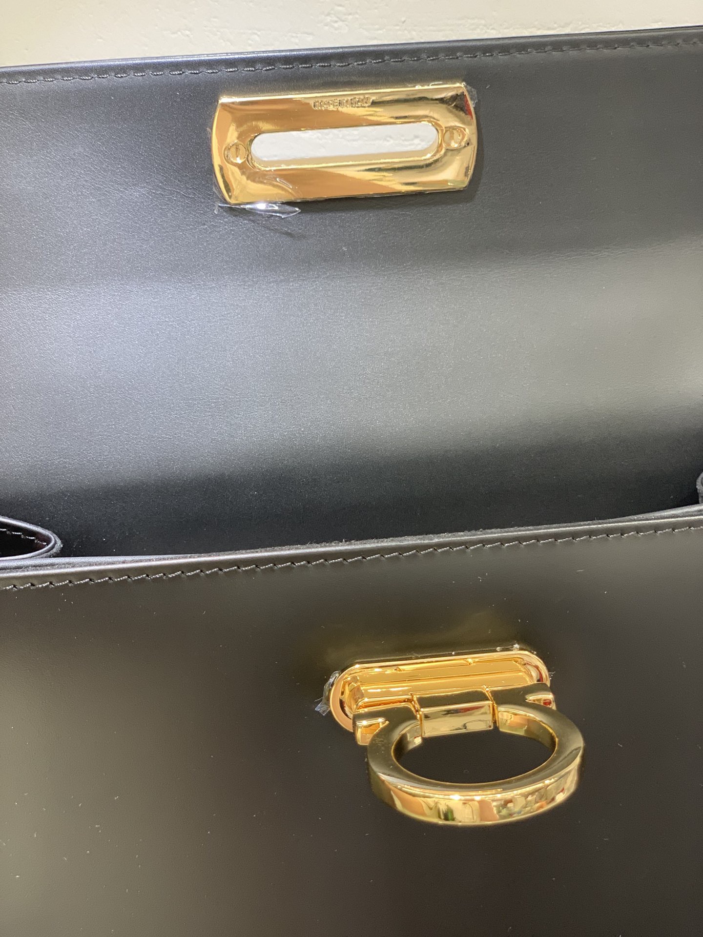 Ferragamo 살바토레 페라가모 FW2023 Gancino 블랙 토트백 9