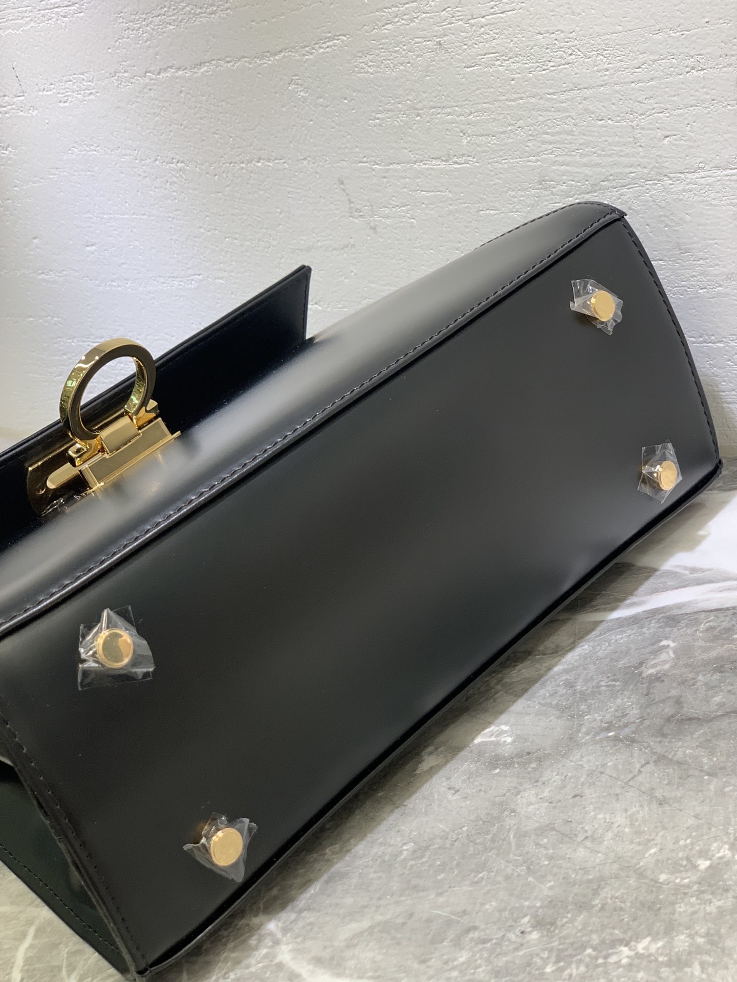 Ferragamo 살바토레 페라가모 FW2023 Gancino 블랙 토트백 11