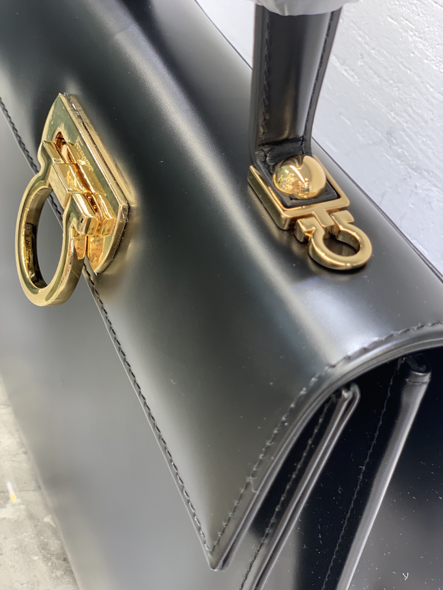 Ferragamo 살바토레 페라가모 FW2023 Gancino 블랙 토트백 12