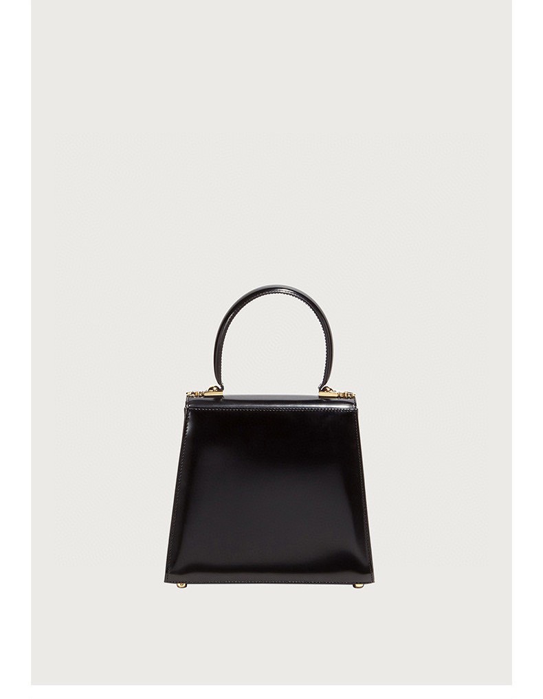 FERRAGAMO 살바토레 페라가모 FW2023 Gancino 장식 가죽 핸드백 4