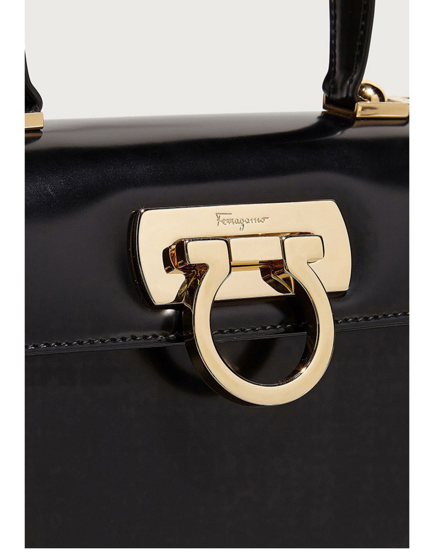 FERRAGAMO 살바토레 페라가모 FW2023 Gancino 장식 가죽 핸드백 6