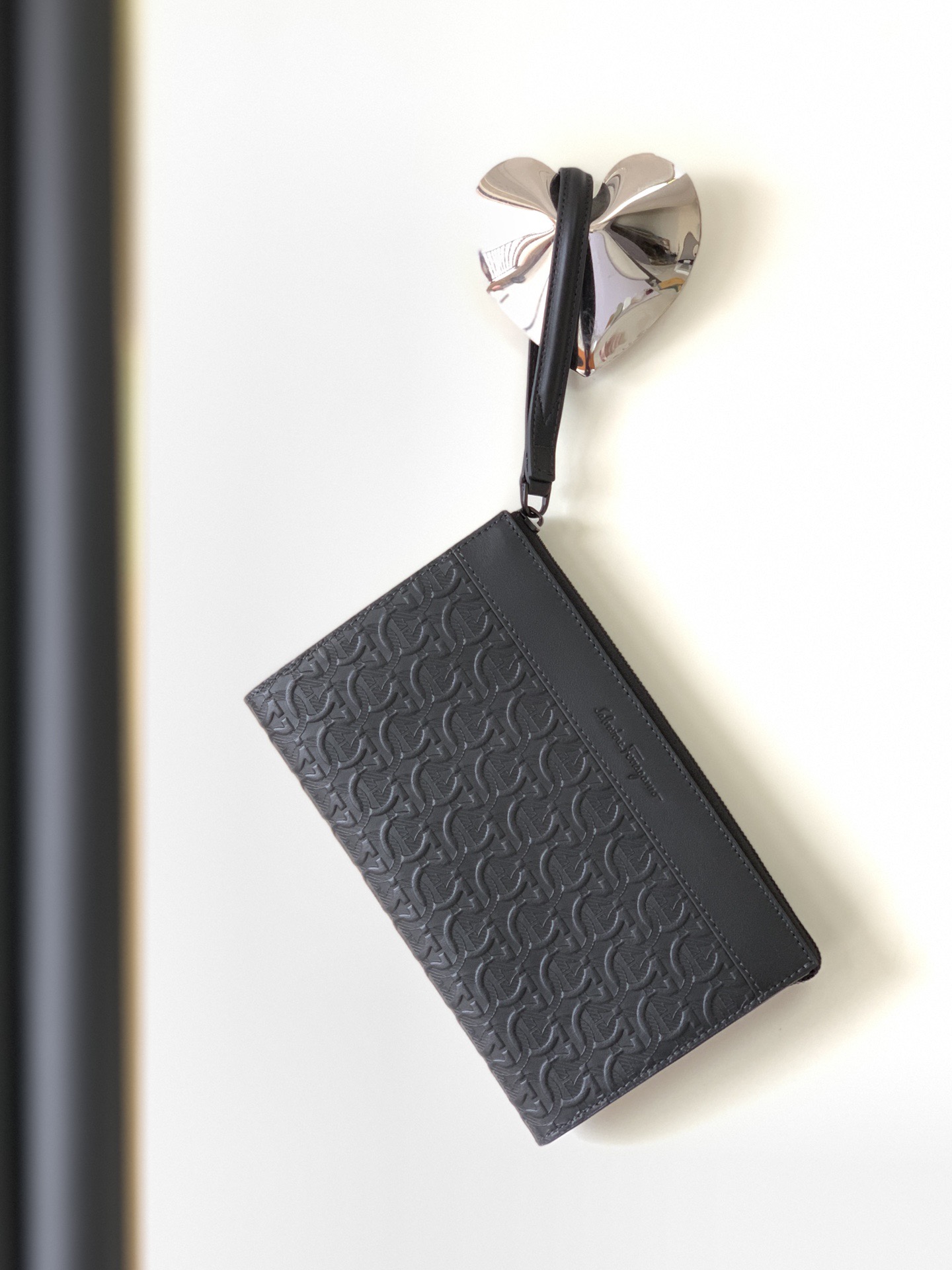 Ferragamo 살바토레 페라가모 FW2023 Gancini 패턴 클러치백 6