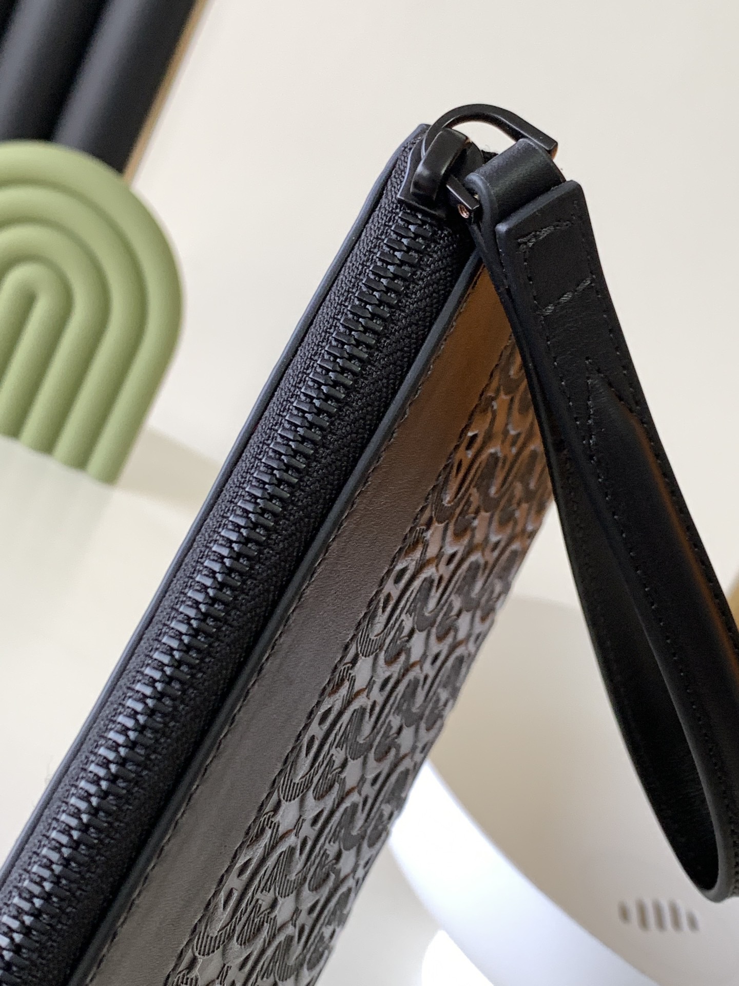 Ferragamo 살바토레 페라가모 FW2023 Gancini 패턴 클러치백 9