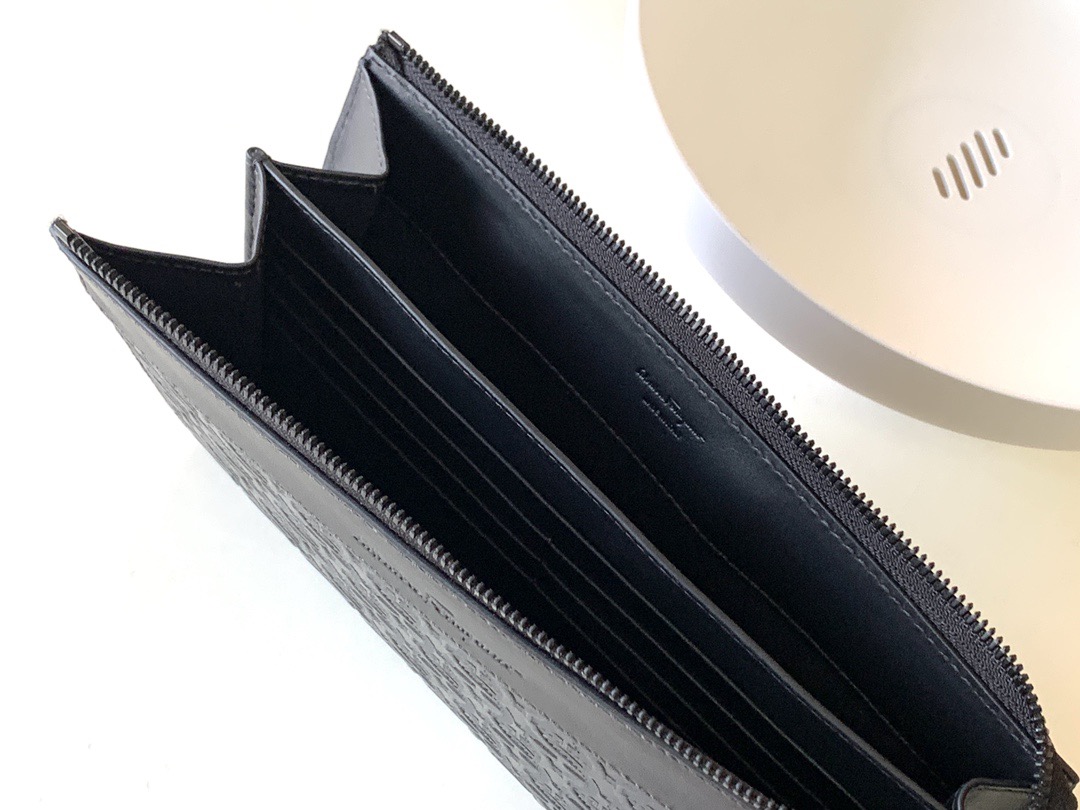 Ferragamo 살바토레 페라가모 FW2023 Gancini 패턴 클러치백 10