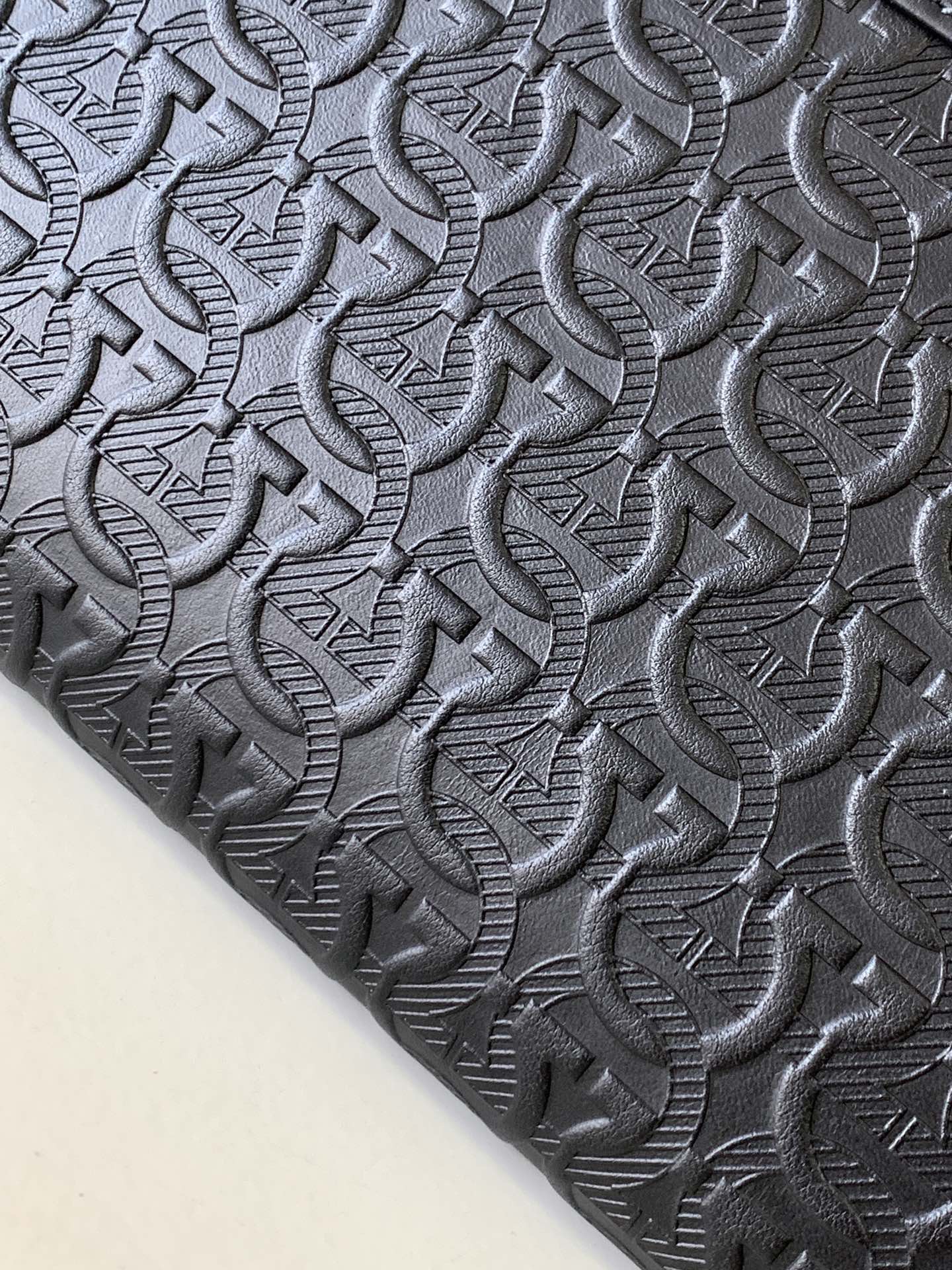 Ferragamo 살바토레 페라가모 FW2023 Gancini 패턴 클러치백 13