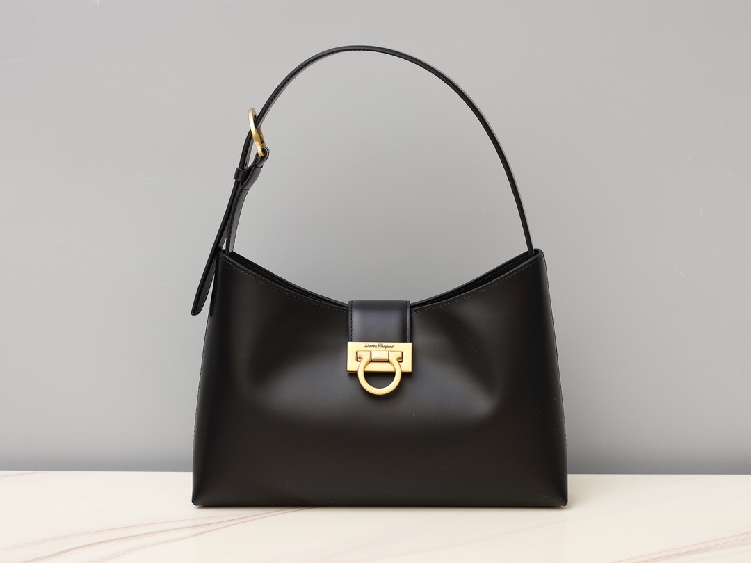 Ferragamo 살바토레 페라가모 FW2023 Trifolio Gancini 숄더백 10