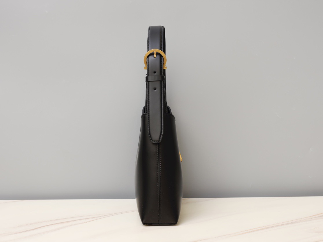 Ferragamo 살바토레 페라가모 FW2023 Trifolio Gancini 숄더백 13