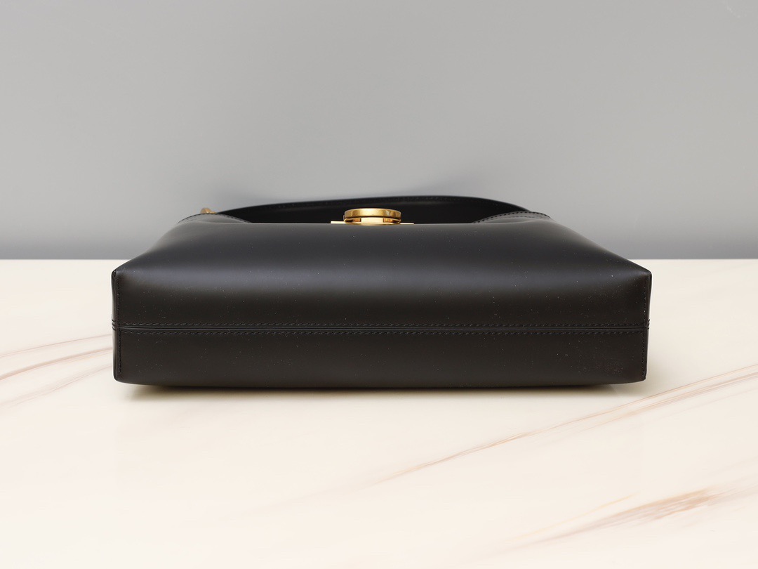 Ferragamo 살바토레 페라가모 FW2023 Trifolio Gancini 숄더백 14