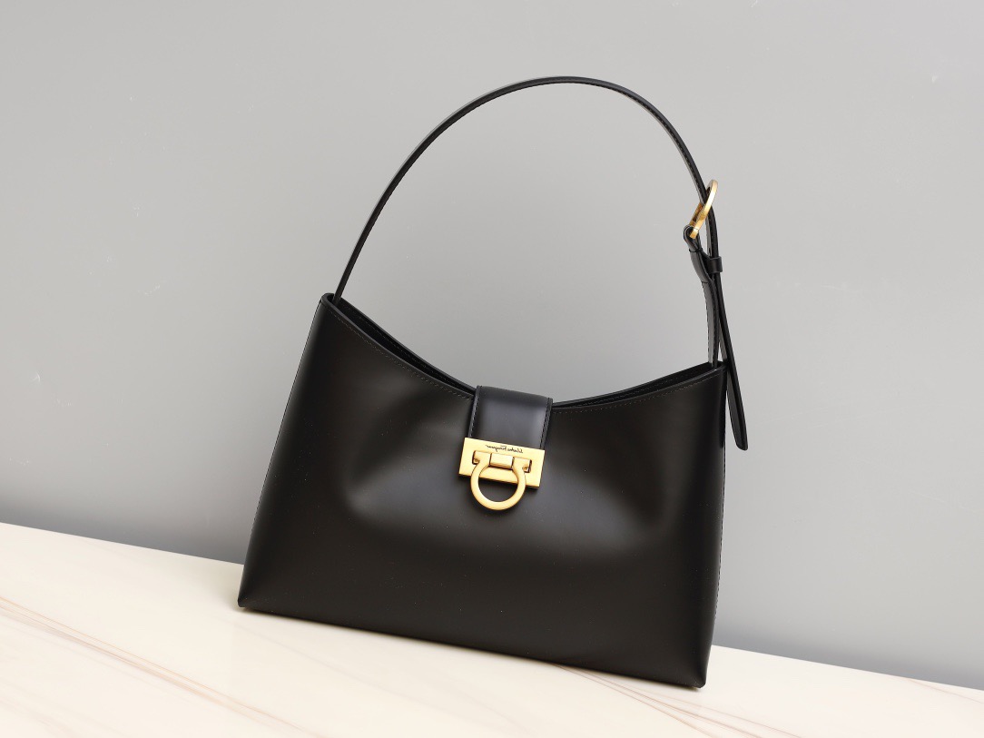Ferragamo 살바토레 페라가모 FW2023 Trifolio Gancini 숄더백 17