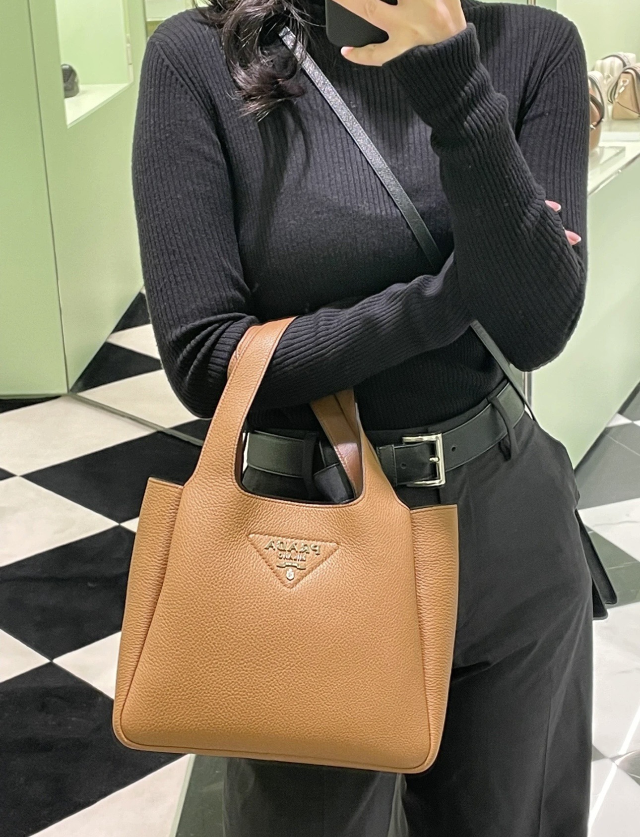 PRADA 프라다 FW2023 소가죽 토트백 2