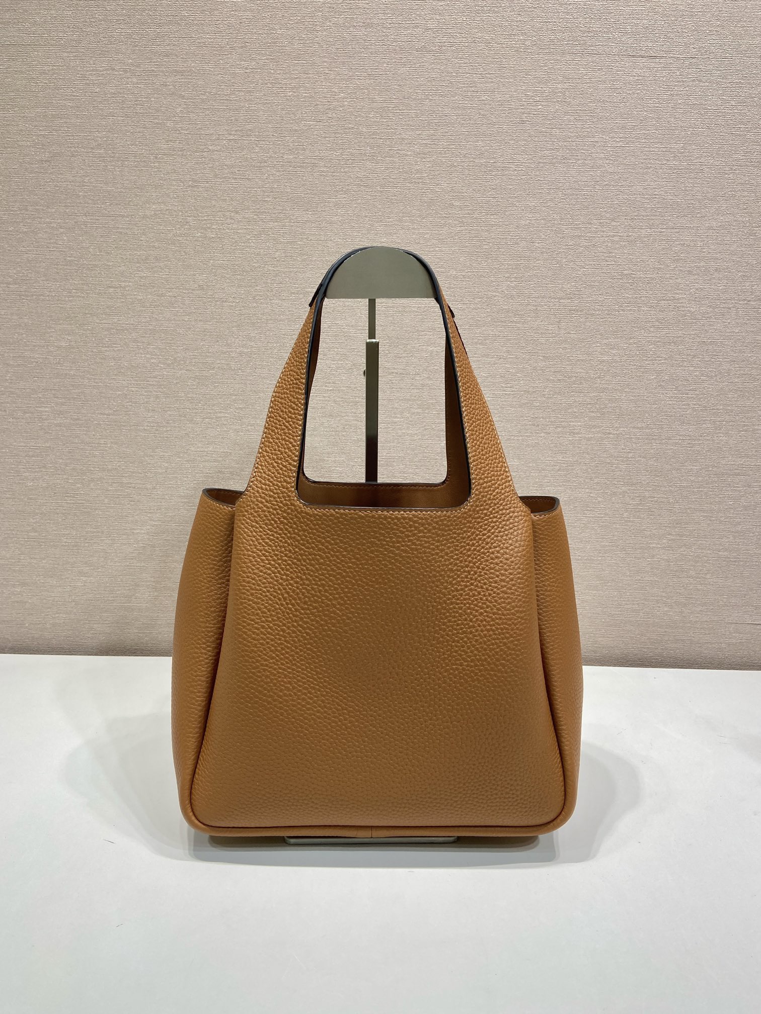 PRADA 프라다 FW2023 소가죽 토트백 7