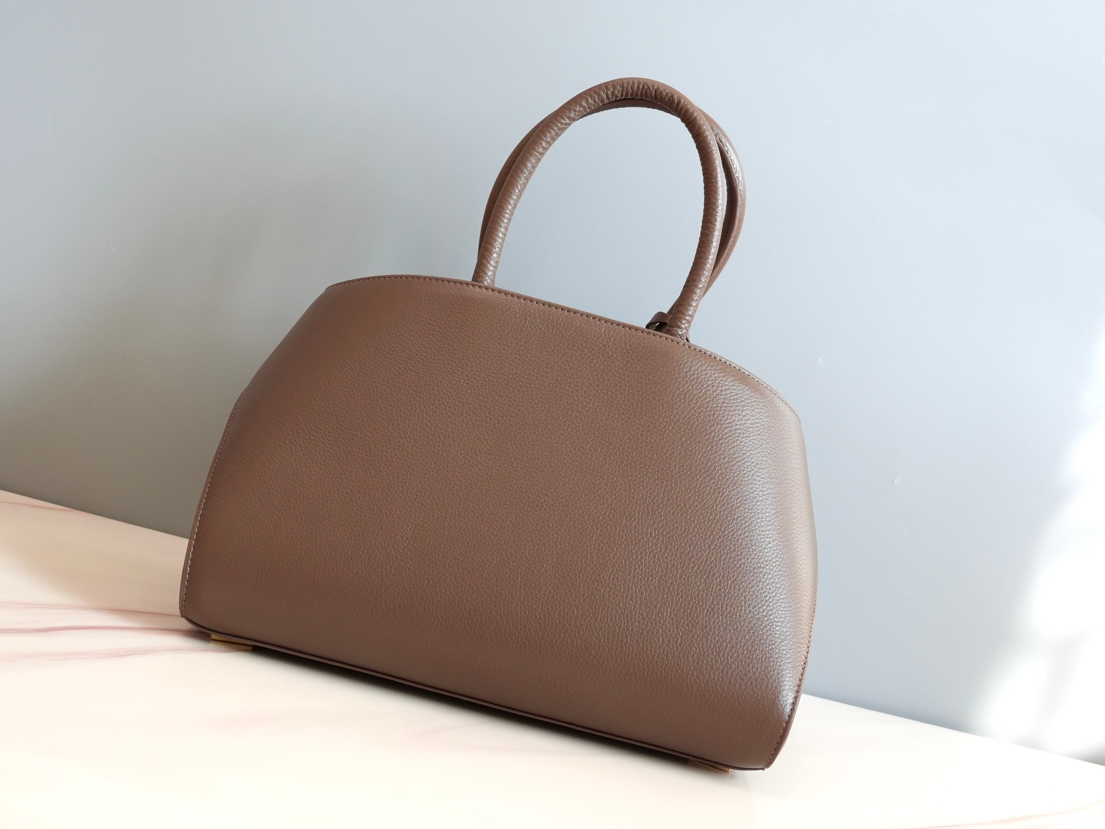 FERRAGAMO 페레가모 FW2023 HUG 나파 가죽 토트백 6