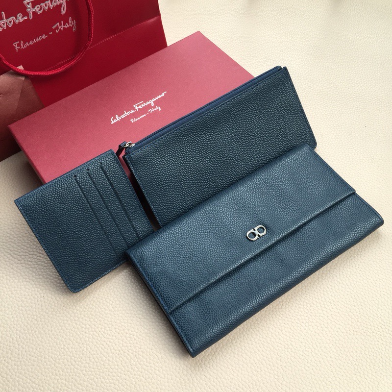 Ferragamo FW2023 진주어피 가죽 지갑 1