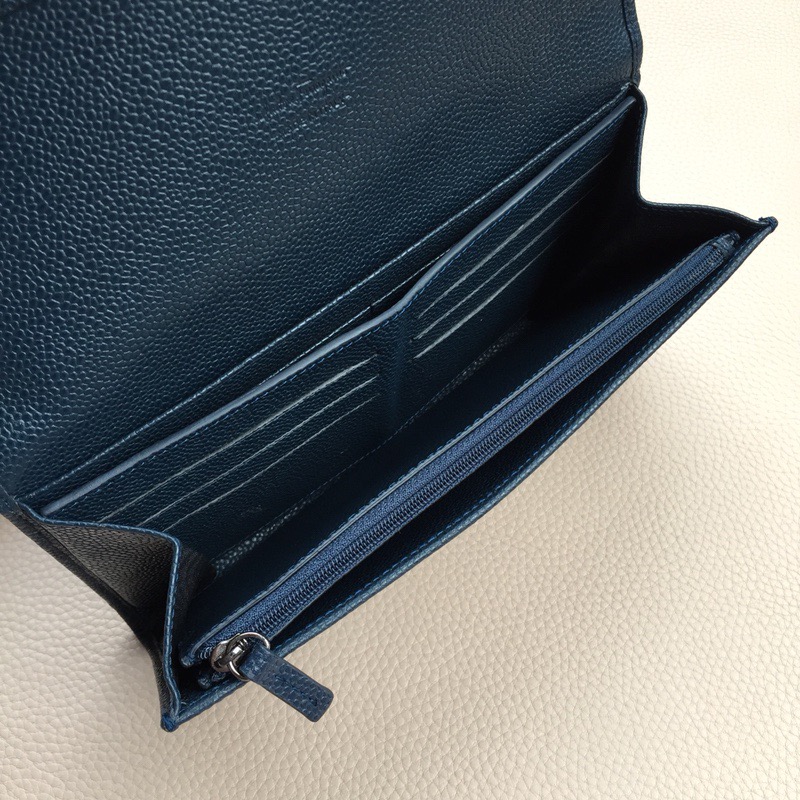 Ferragamo FW2023 진주어피 가죽 지갑 6