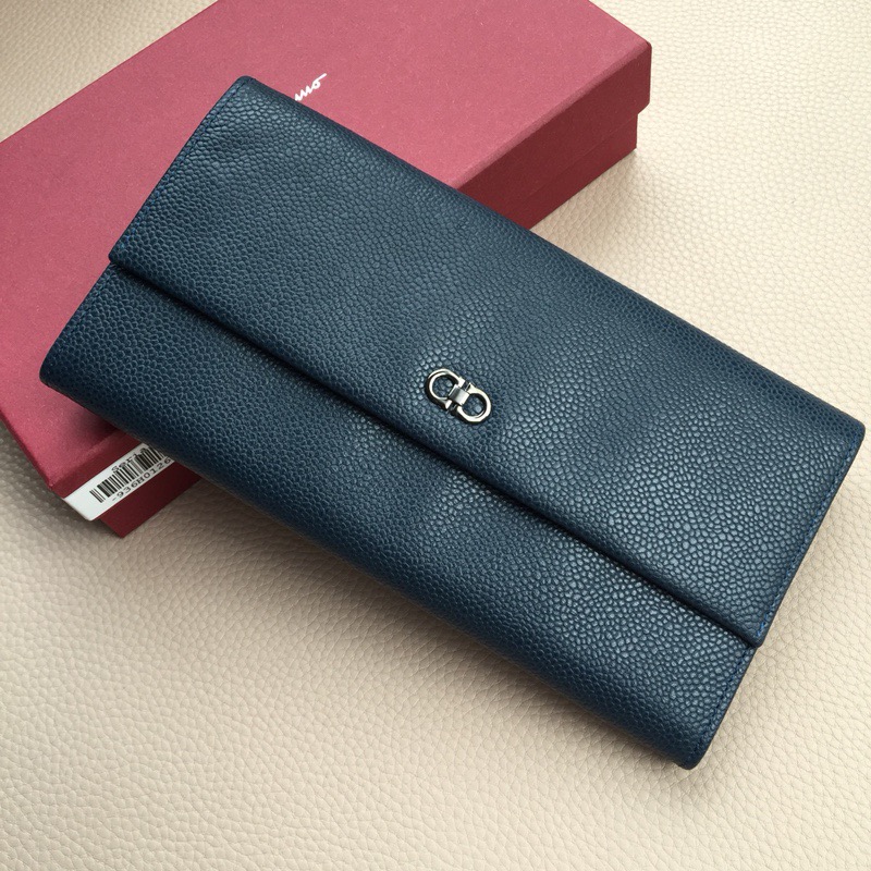 Ferragamo FW2023 진주어피 가죽 지갑 7