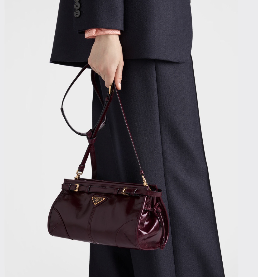 PRADA 프라다 FW2023 유광 가죽 숄더백 2