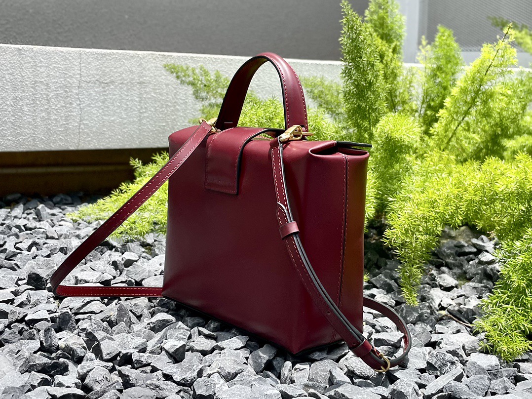 SALVATORE FERRAGAMO 살바토레 페라가모 FW2023 트리폴리오 가방 8