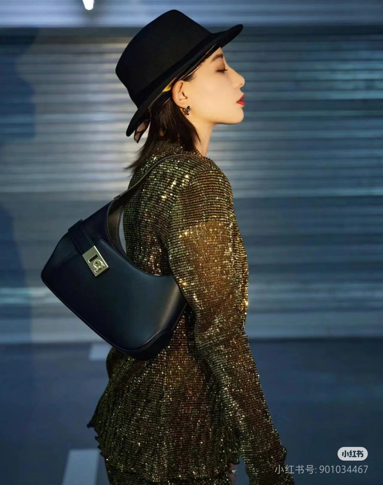 FERRAGAMO 페라가모 간치니 스트랩 숄더백 EE-216295 3