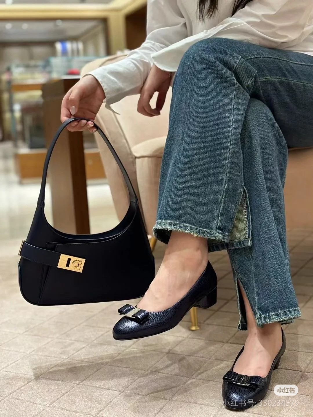 FERRAGAMO 페라가모 간치니 스트랩 숄더백 EE-216295 5